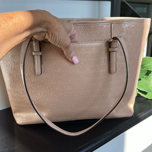 Michael Kors, genuine leather, like new jet set tote, shoulder handbag purse - Picture 6 of 10